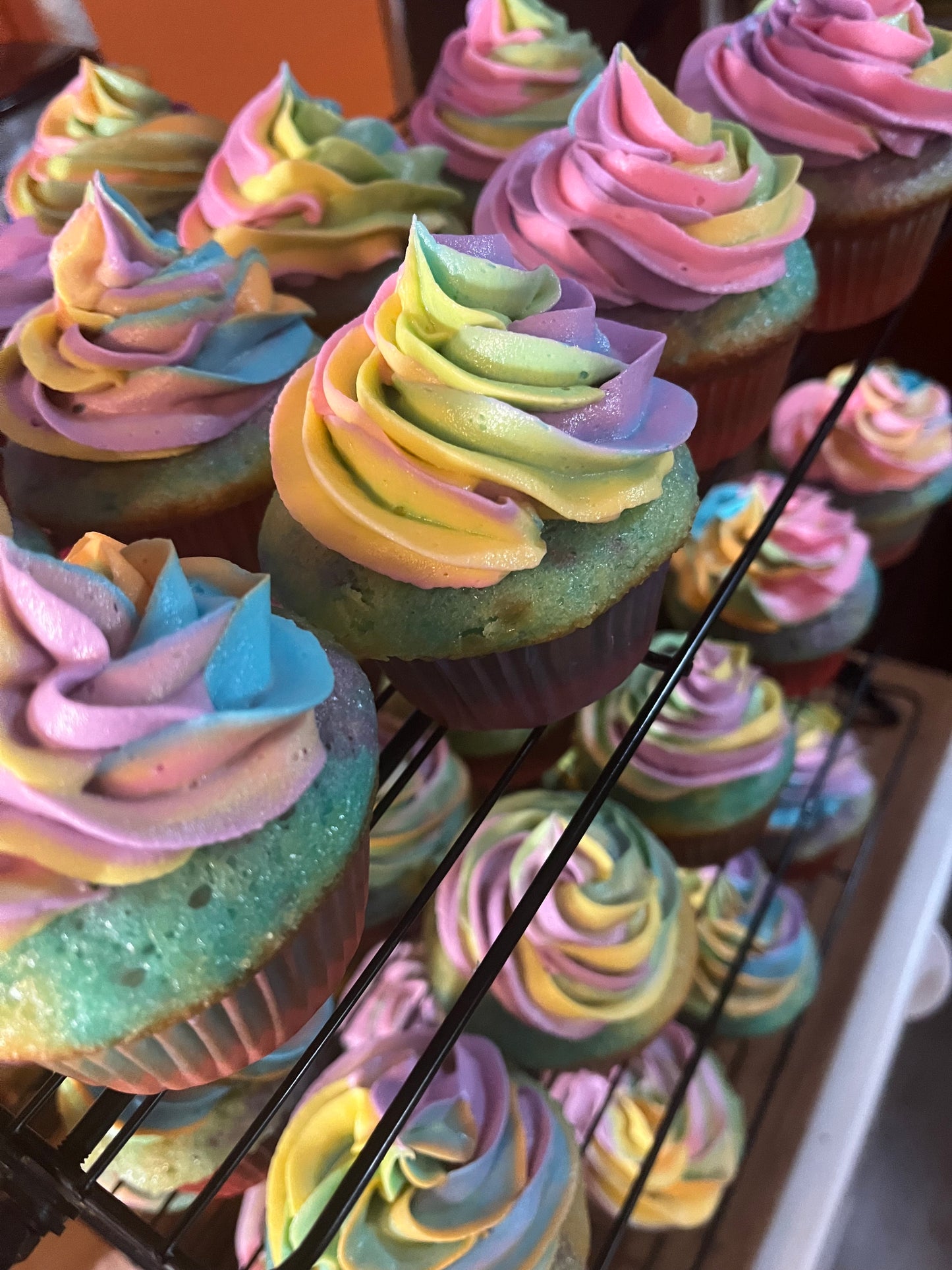 Unicorn Vanilla Rainbow Cupcake - 6 pack